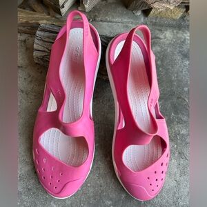 Crocs swift water women’s pink sling back flats Sz-9. L